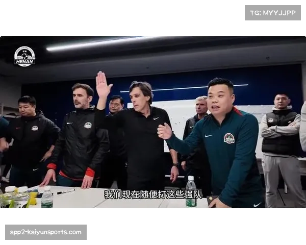 成都主场种族歧视事件致比赛中断，两球迷被拘